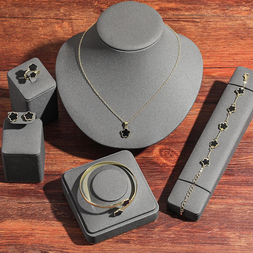 Necklace And Bracelet Set